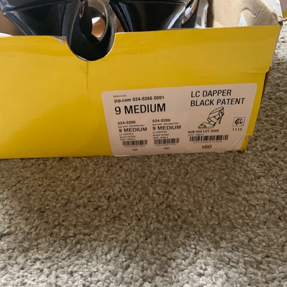 Black Liz Claiborne heels - Picture 5 of 5